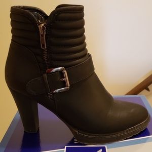 White Mountain black heeled booties